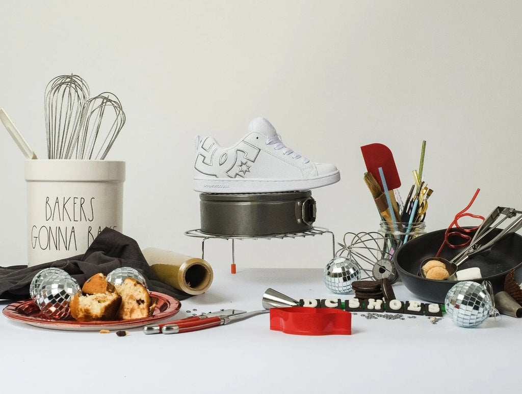 Zapatilla Dc Court Graffik Mujer Mono Blanco